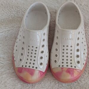 Like New: Native Jefferson Green Bling Milk Pink Kids 7